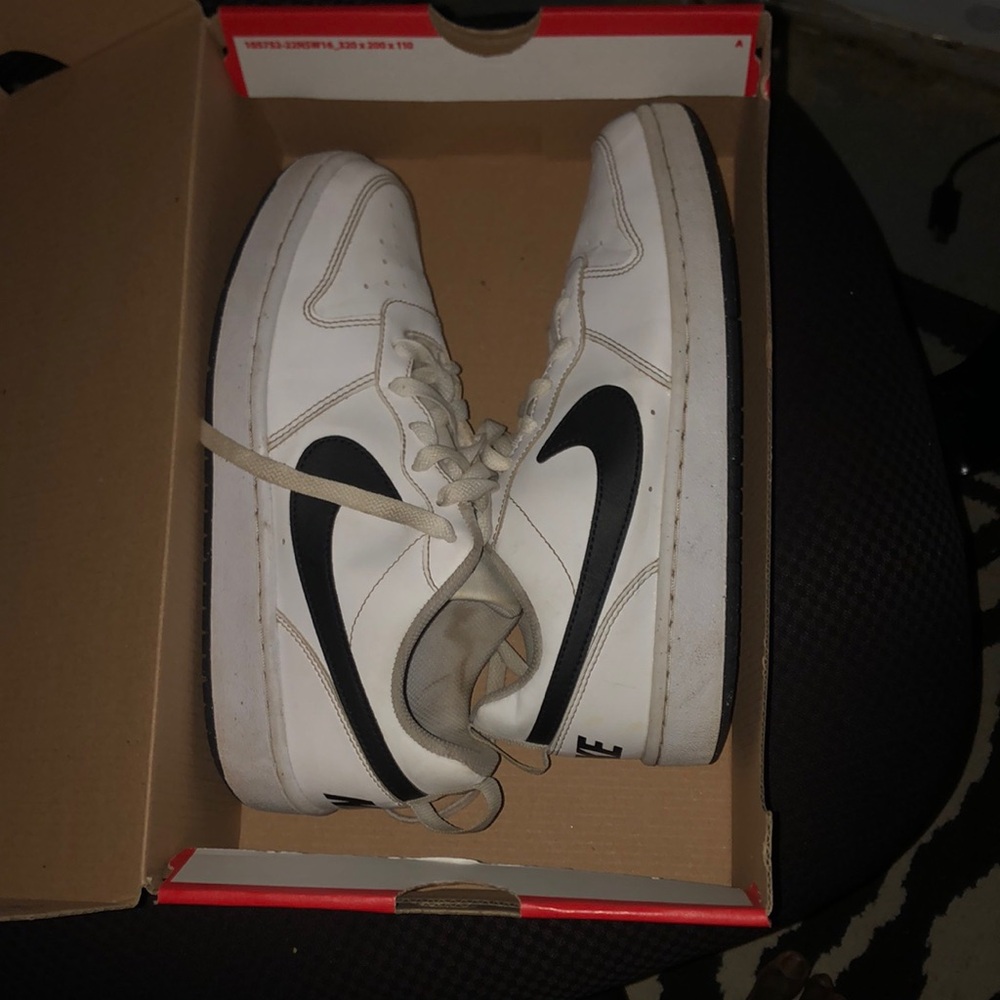 Nike White and Black Low-Top Sneakers
